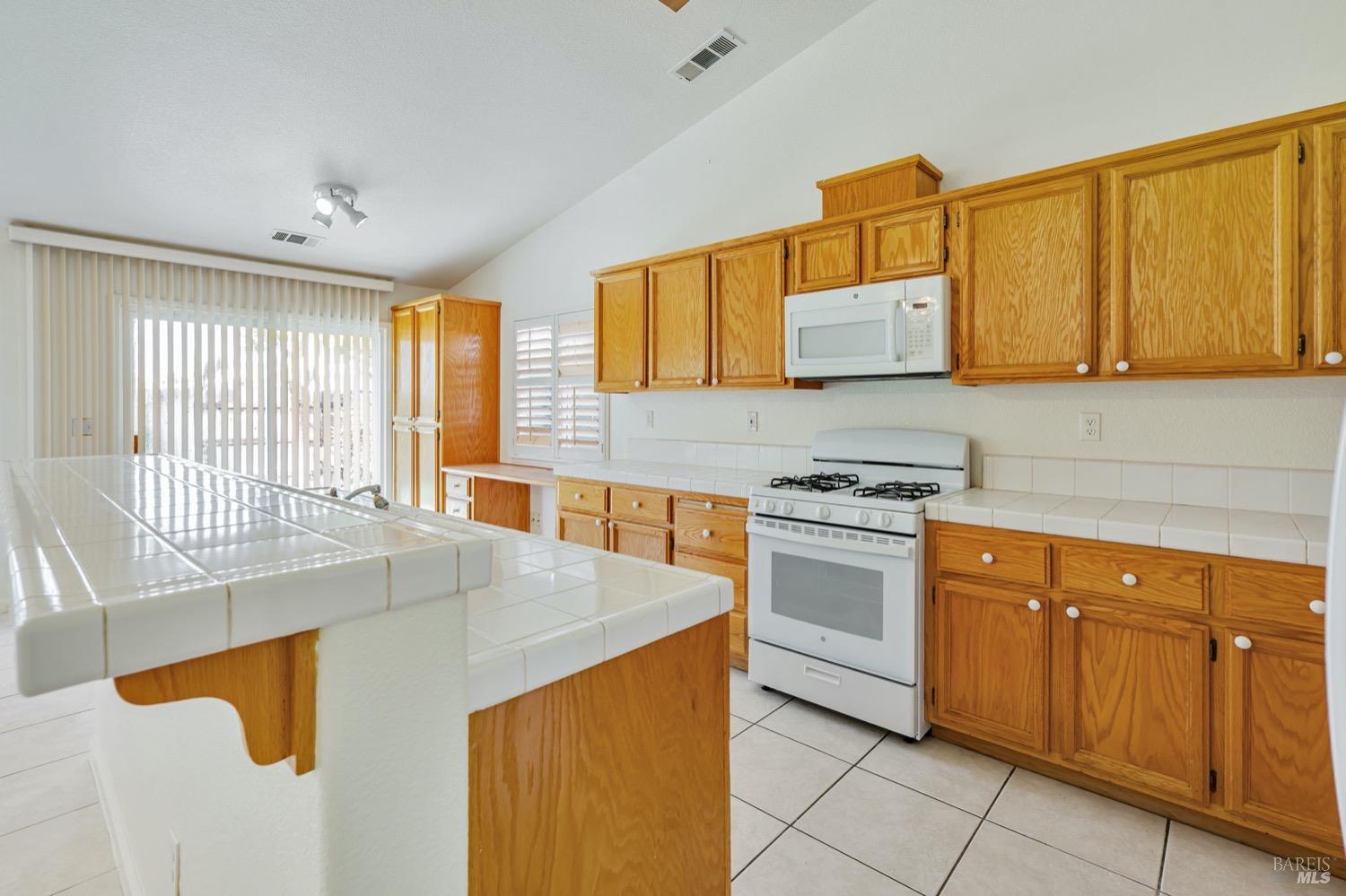 Detail Gallery Image 8 of 36 For 3283 Lagunita Cir, Fairfield,  CA 94533 - 4 Beds | 2 Baths
