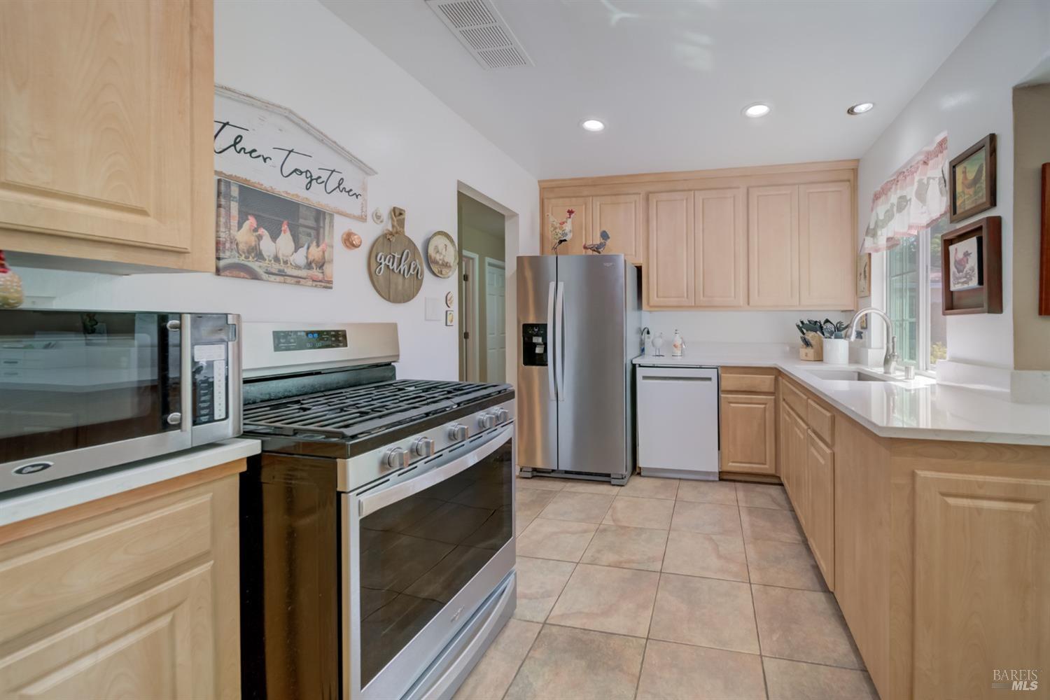 Detail Gallery Image 2 of 40 For 2160 Frederick St, Concord,  CA 94520 - 5 Beds | 2 Baths