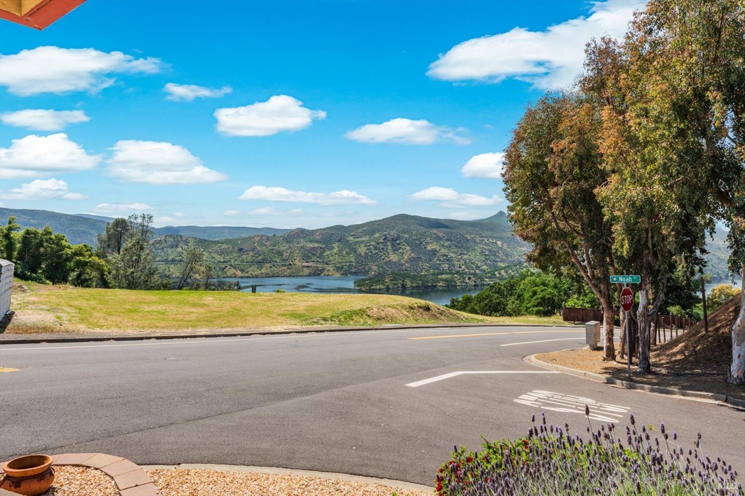Detail Gallery Image 13 of 79 For 1300 Steele Canyon Rd, Napa,  CA 94558 - 4 Beds | 3 Baths
