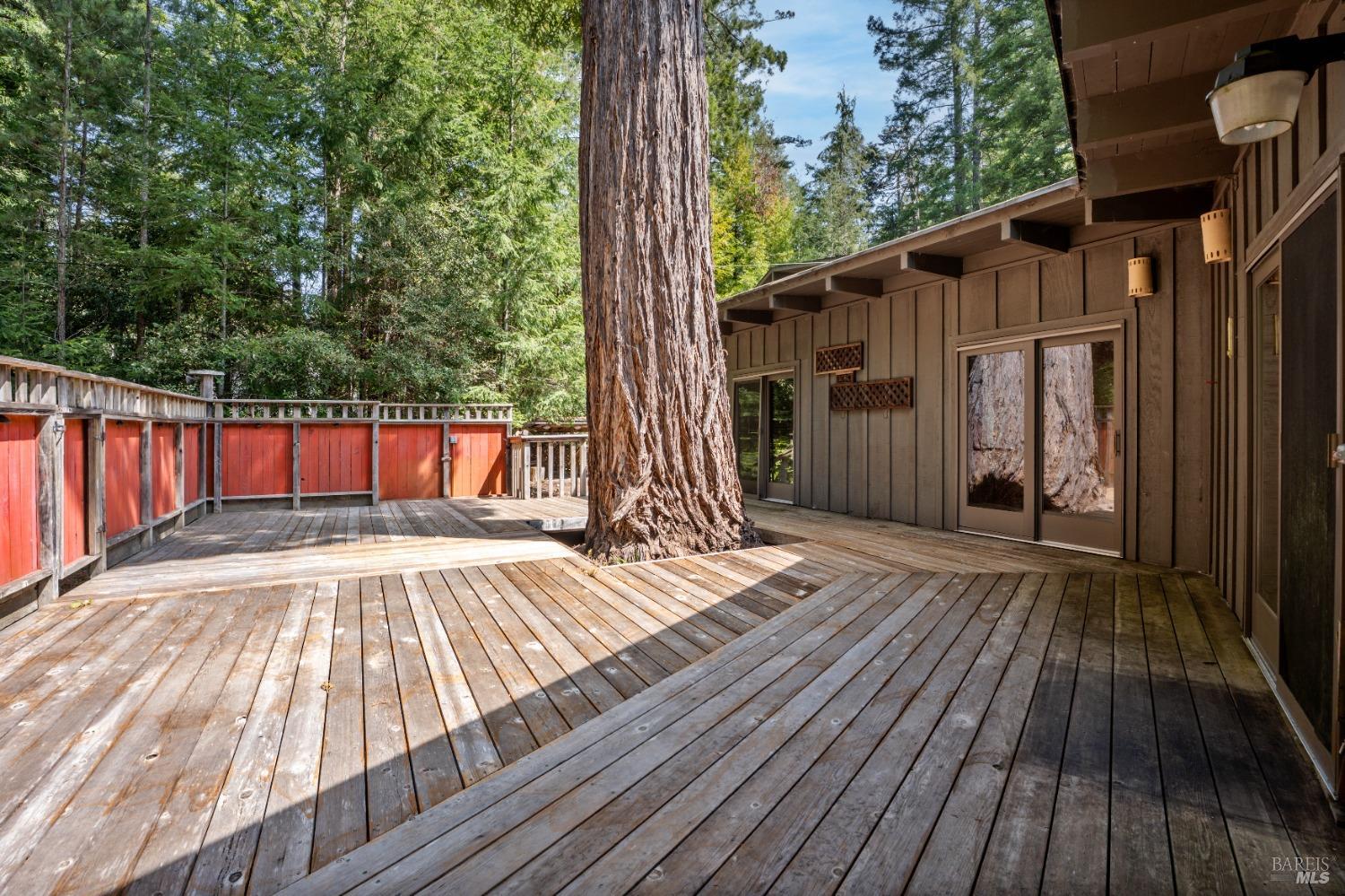 Detail Gallery Image 8 of 45 For 43755 Little Lake Rd, Mendocino,  CA 95460 - 2 Beds | 2 Baths