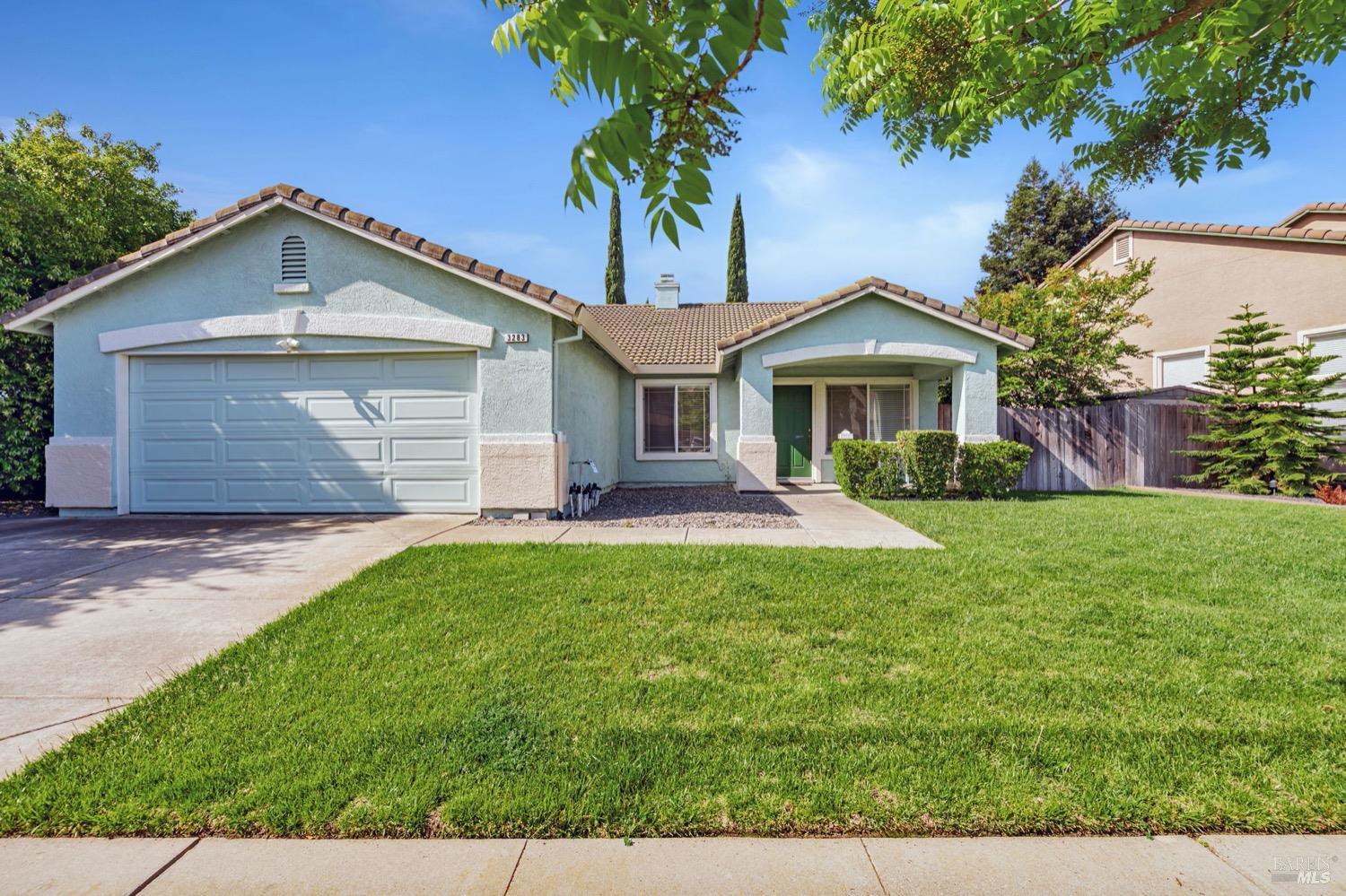Detail Gallery Image 1 of 36 For 3283 Lagunita Cir, Fairfield,  CA 94533 - 4 Beds | 2 Baths