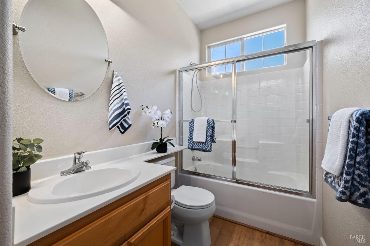 Detail Gallery Image 15 of 32 For 2507 Edgewater Dr, Santa Rosa,  CA 95407 - 3 Beds | 3 Baths