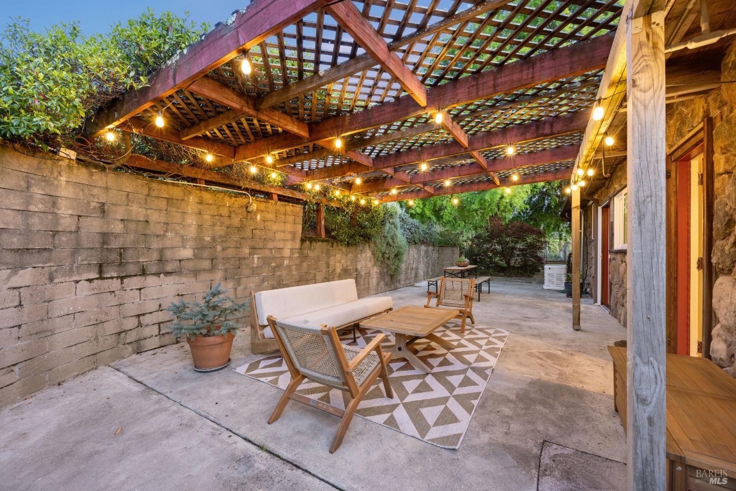 Detail Gallery Image 61 of 95 For 6960 Round Oak Rd, Penngrove,  CA 94951 - 3 Beds | 3 Baths