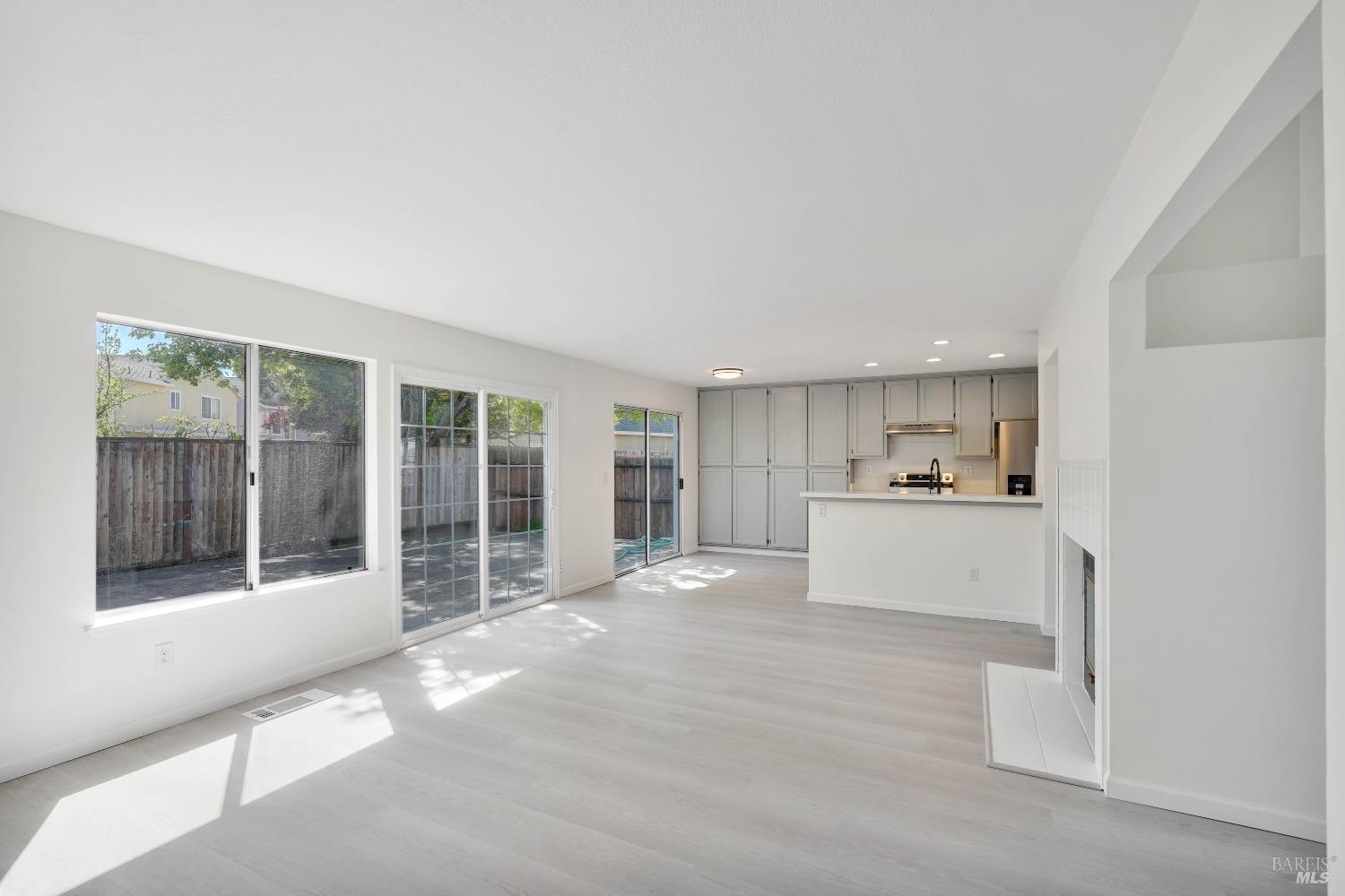 Detail Gallery Image 20 of 64 For 948 Shadywood Cir, Suisun City,  CA 94585 - 4 Beds | 2/1 Baths