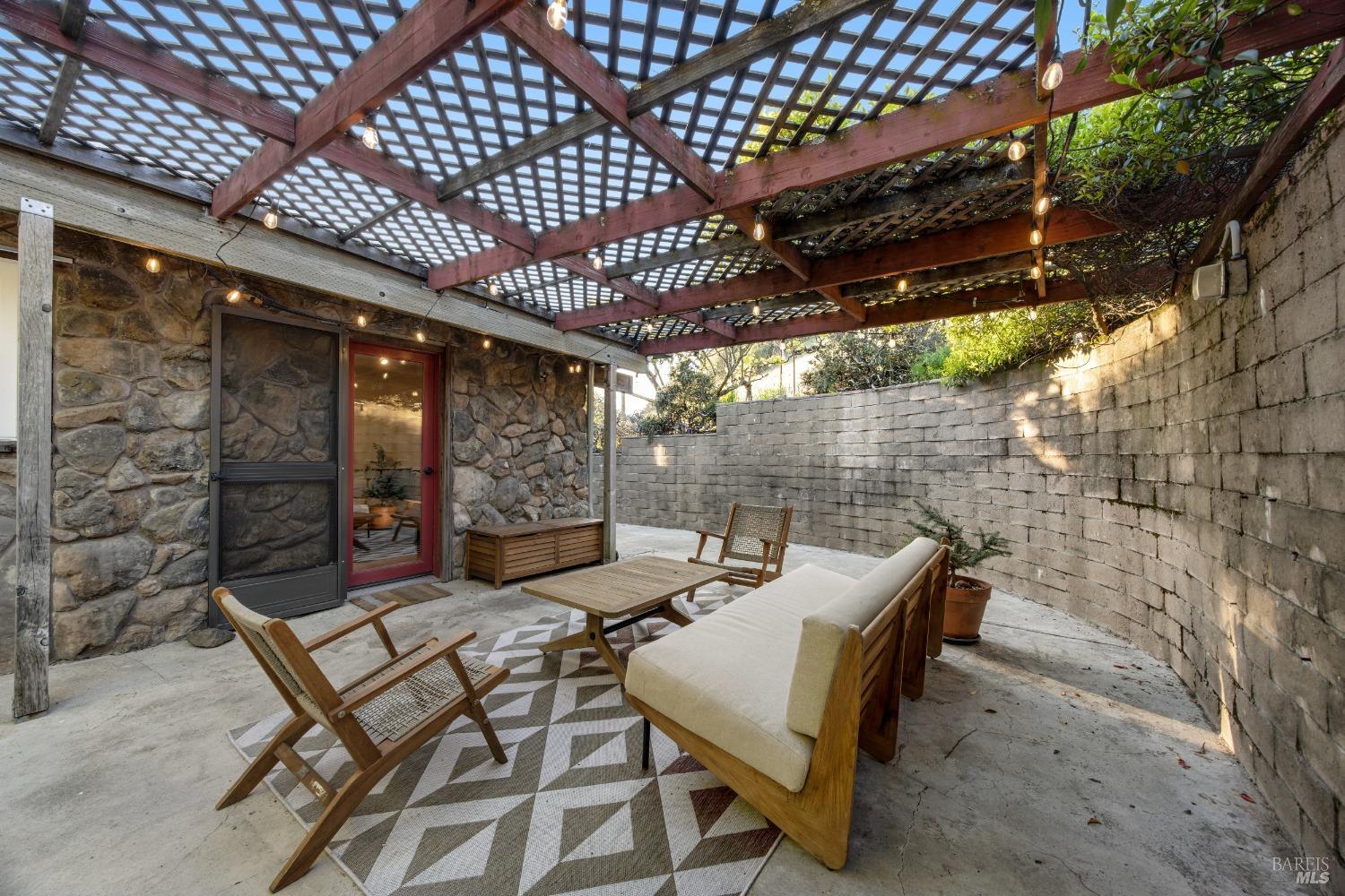 Detail Gallery Image 82 of 95 For 6960 Round Oak Rd, Penngrove,  CA 94951 - 3 Beds | 3 Baths