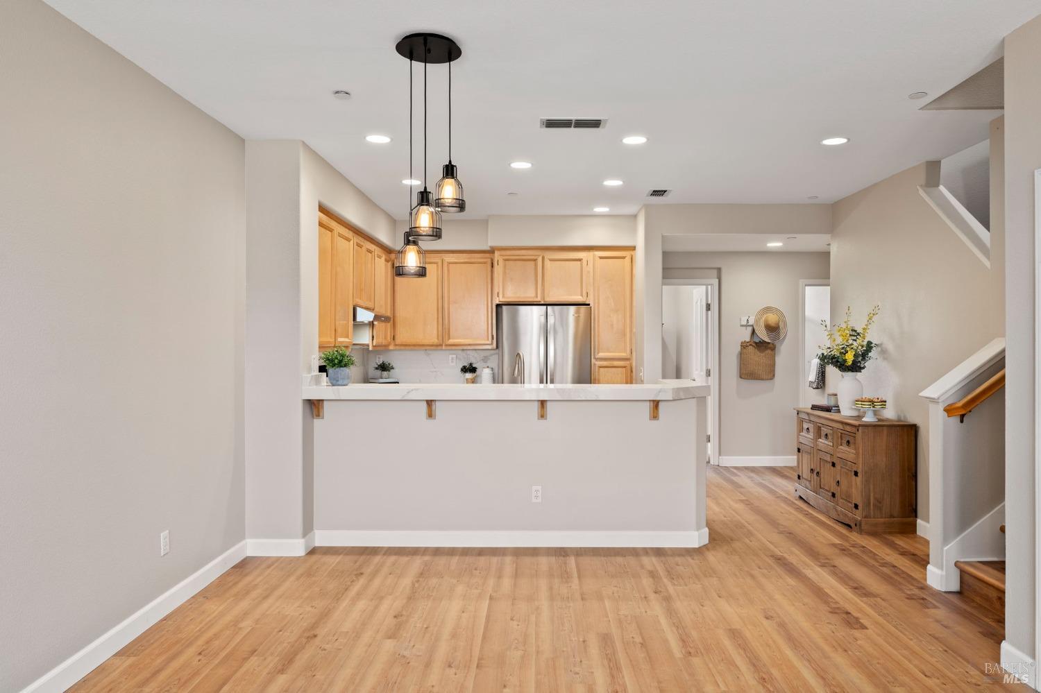 Detail Gallery Image 7 of 32 For 2507 Edgewater Dr, Santa Rosa,  CA 95407 - 3 Beds | 3 Baths