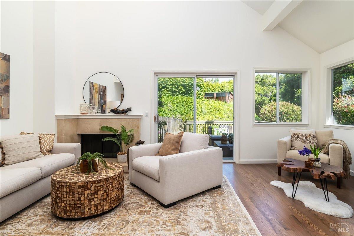 Detail Gallery Image 6 of 24 For 612 Wateree St, Sausalito,  CA 94965 - 2 Beds | 1/1 Baths