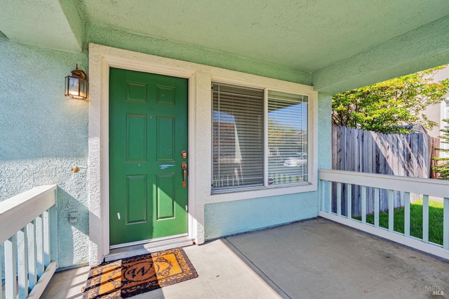 Detail Gallery Image 3 of 36 For 3283 Lagunita Cir, Fairfield,  CA 94533 - 4 Beds | 2 Baths
