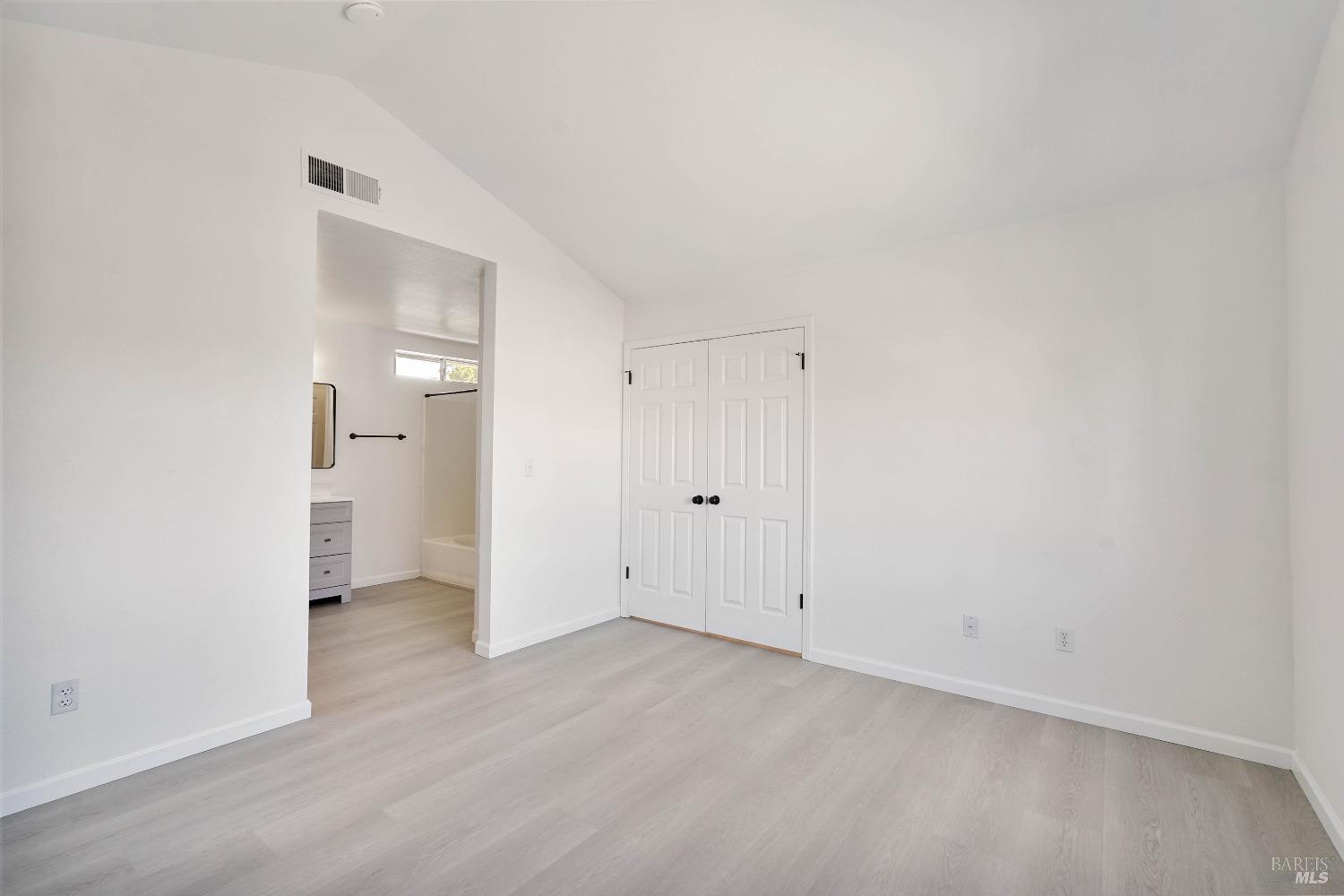 Detail Gallery Image 26 of 64 For 948 Shadywood Cir, Suisun City,  CA 94585 - 4 Beds | 2/1 Baths