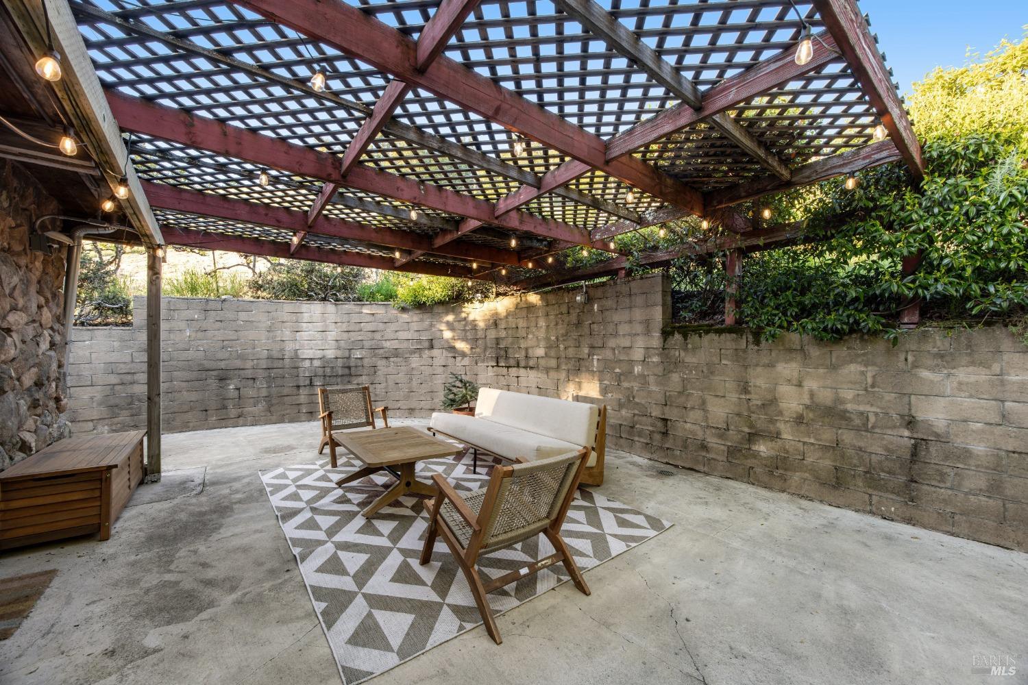 Detail Gallery Image 83 of 95 For 6960 Round Oak Rd, Penngrove,  CA 94951 - 3 Beds | 3 Baths