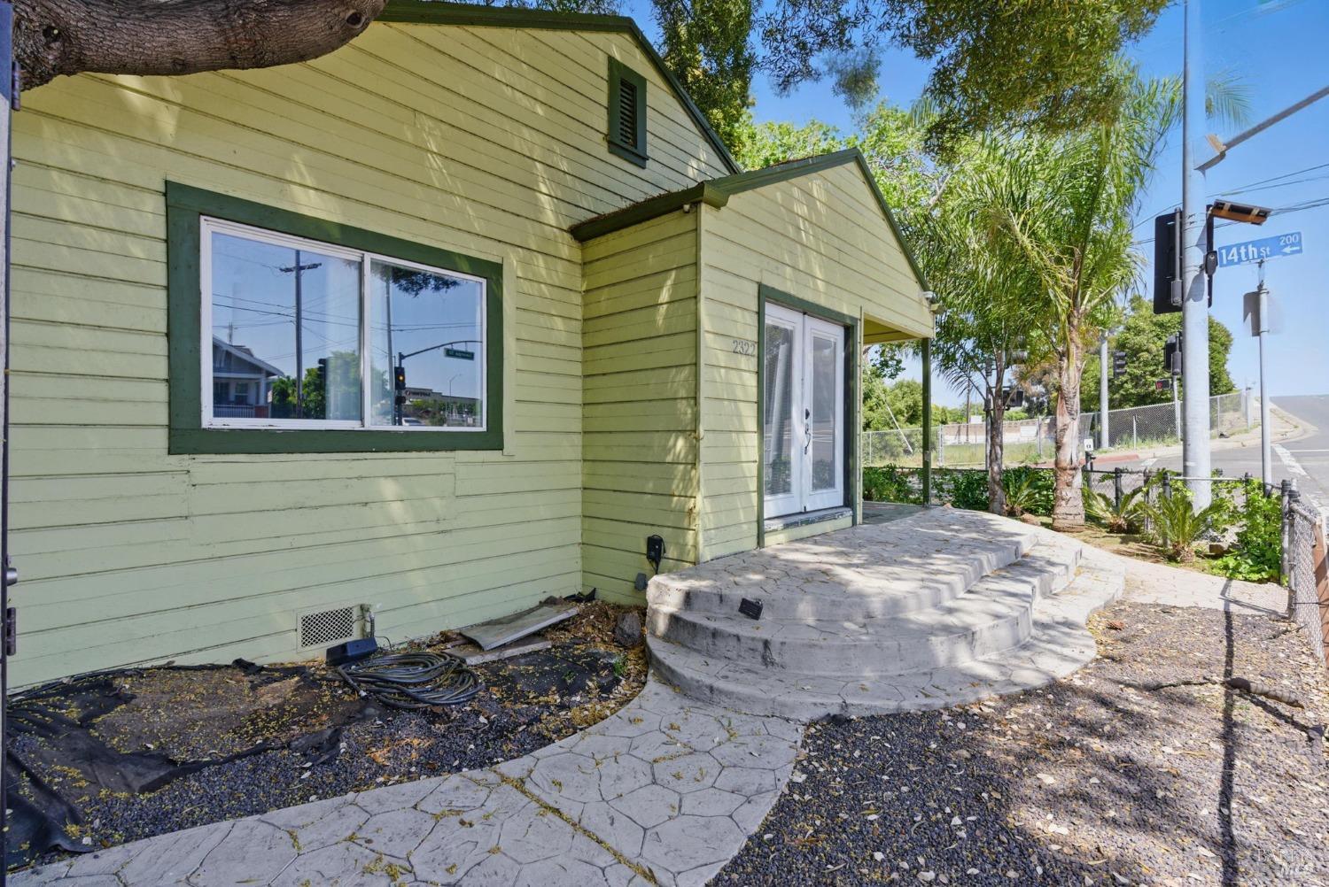 Detail Gallery Image 3 of 59 For 2322 Georgia St, Vallejo,  CA 94590 - 3 Beds | 2 Baths