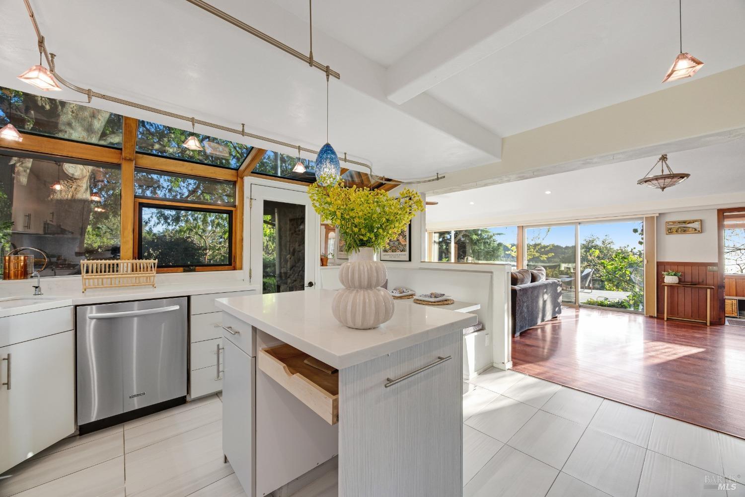 Detail Gallery Image 18 of 95 For 6960 Round Oak Rd, Penngrove,  CA 94951 - 3 Beds | 3 Baths