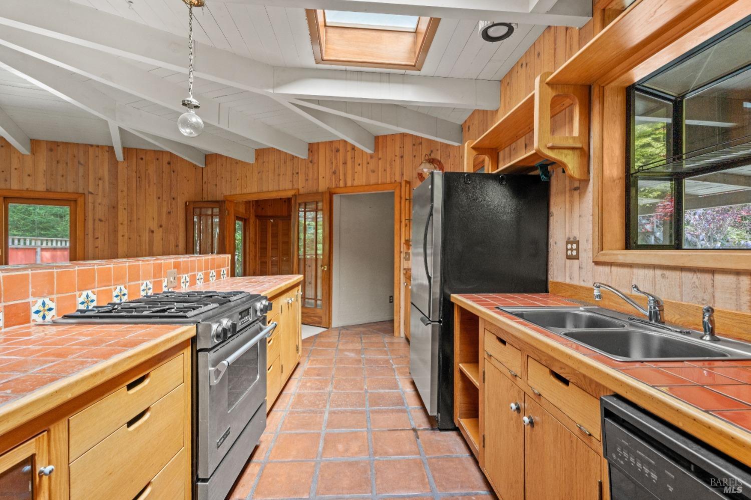 Detail Gallery Image 6 of 45 For 43755 Little Lake Rd, Mendocino,  CA 95460 - 2 Beds | 2 Baths