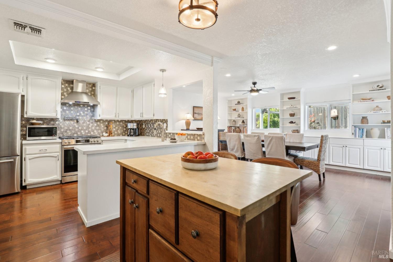 Detail Gallery Image 2 of 68 For 218 Ballindine Dr, Vacaville,  CA 95688 - 4 Beds | 3 Baths