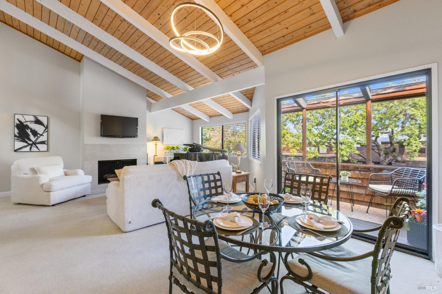 Detail Gallery Image 7 of 50 For 428 El Faisan Dr, San Rafael,  CA 94903 - 2 Beds | 2 Baths