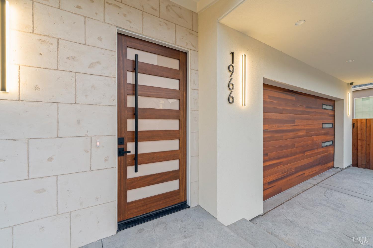 Detail Gallery Image 3 of 20 For 1966 Viewpointe Cir, Santa Rosa,  CA 95403 - 6 Beds | 5/1 Baths