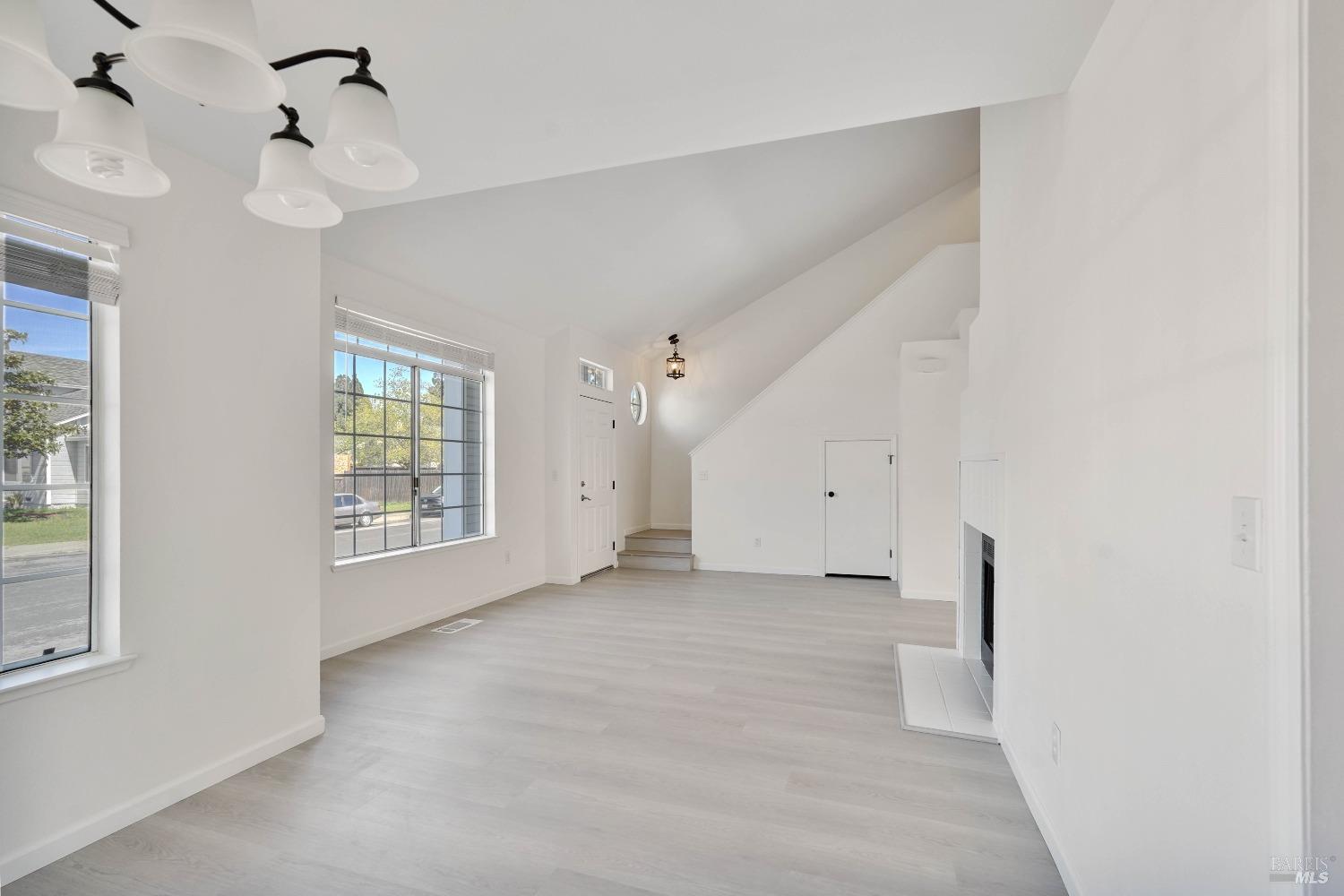 Detail Gallery Image 5 of 64 For 948 Shadywood Cir, Suisun City,  CA 94585 - 4 Beds | 2/1 Baths