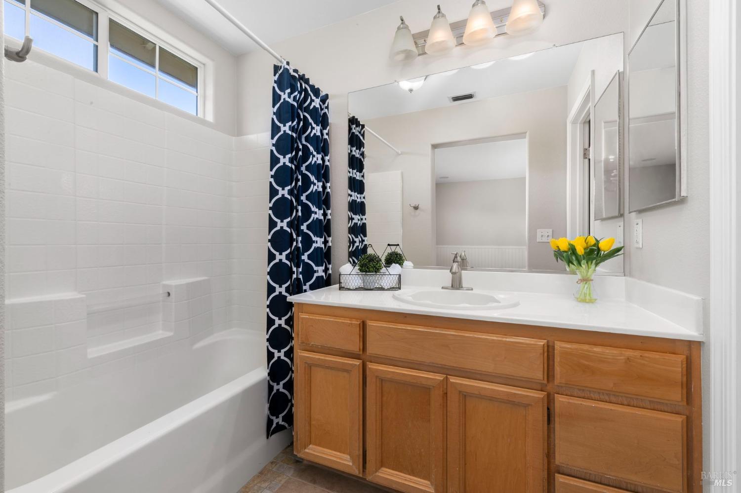 Detail Gallery Image 19 of 32 For 2507 Edgewater Dr, Santa Rosa,  CA 95407 - 3 Beds | 3 Baths