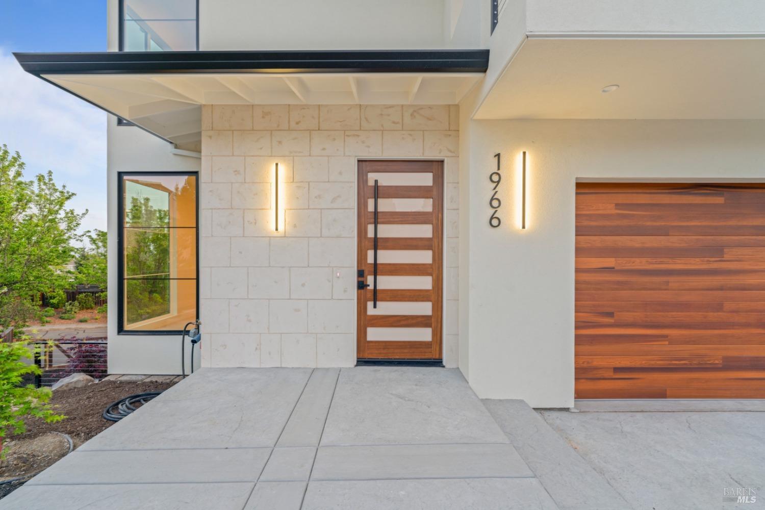Detail Gallery Image 5 of 20 For 1966 Viewpointe Cir, Santa Rosa,  CA 95403 - 6 Beds | 5/1 Baths
