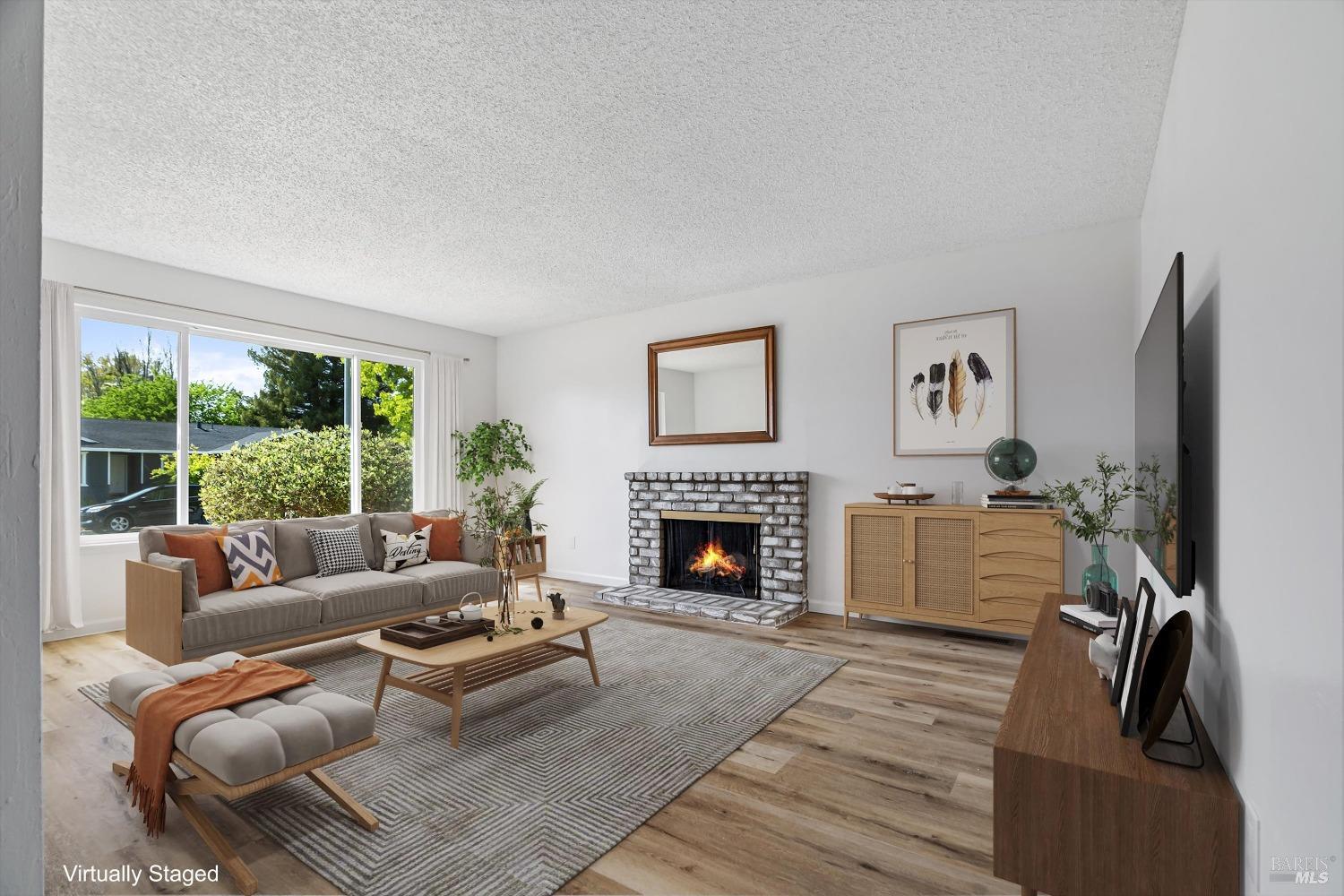 Detail Gallery Image 5 of 21 For 1912 Peterson Ln, Santa Rosa,  CA 95403 - 3 Beds | 2 Baths
