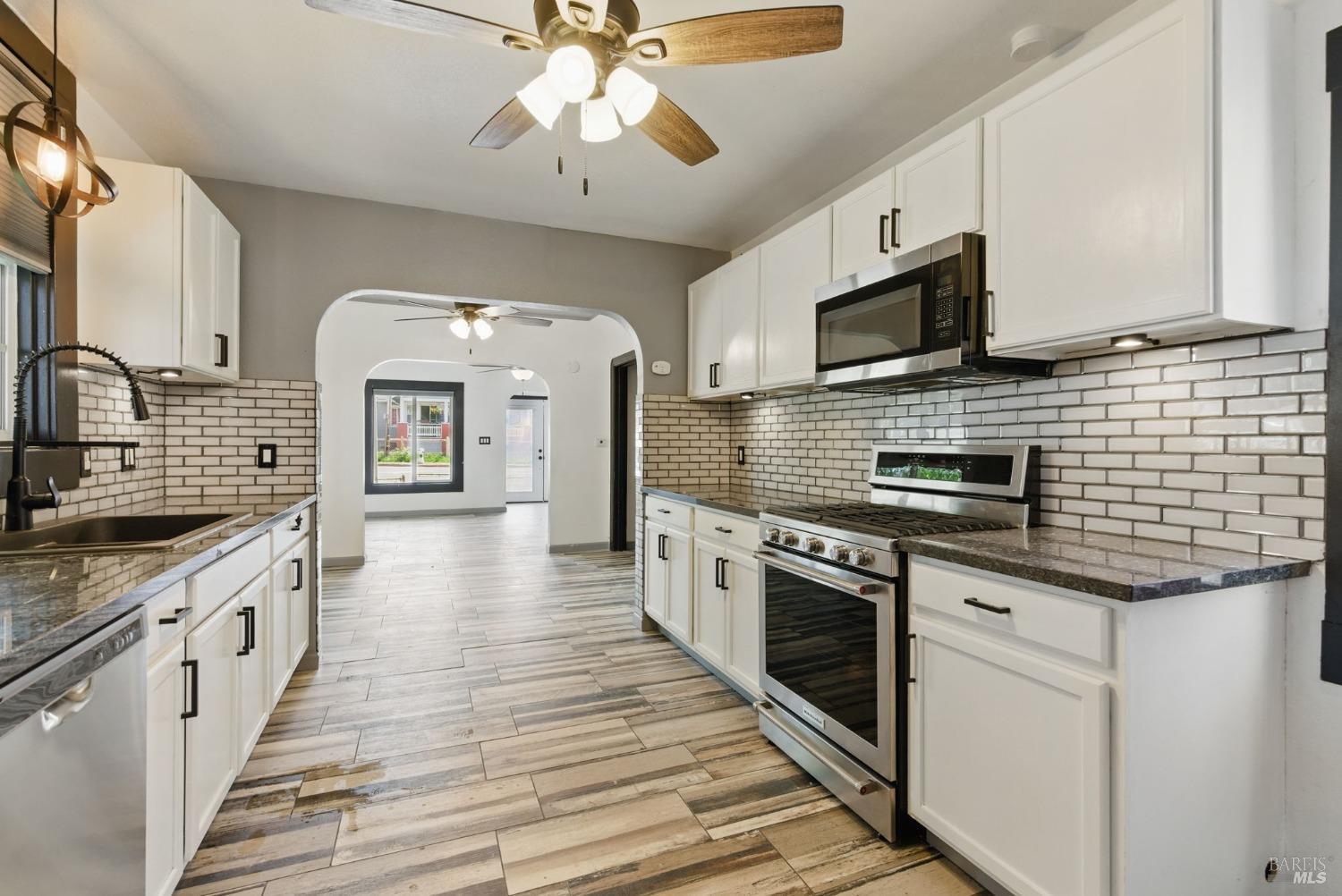 Detail Gallery Image 9 of 59 For 2322 Georgia St, Vallejo,  CA 94590 - 3 Beds | 2 Baths