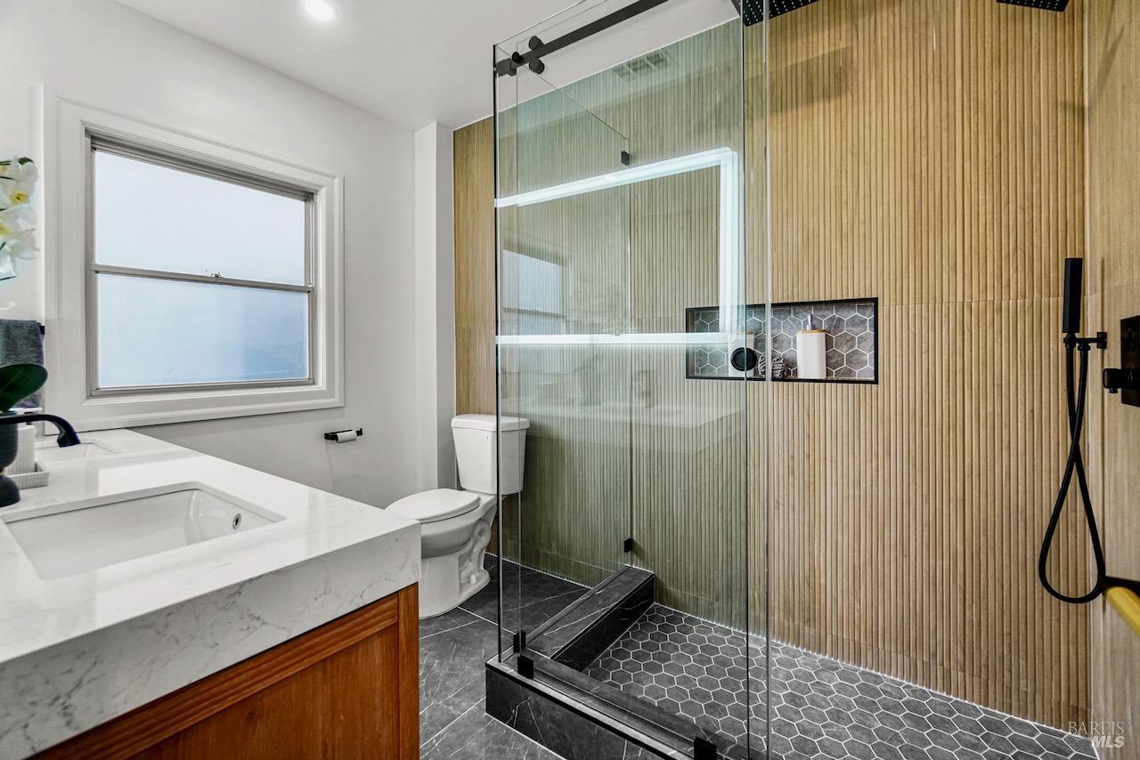 Detail Gallery Image 23 of 45 For 1074 Annerley Rd, Piedmont,  CA 94610 - 4 Beds | 3 Baths