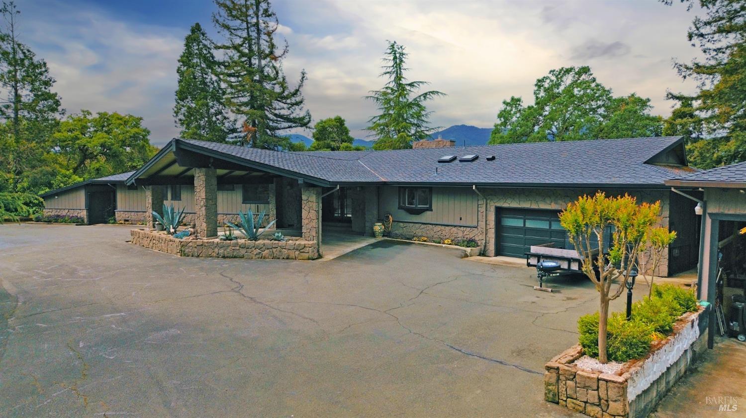 Detail Gallery Image 1 of 57 For 1340 Vista Verde Rd, Ukiah,  CA 95482 - 3 Beds | 2/1 Baths