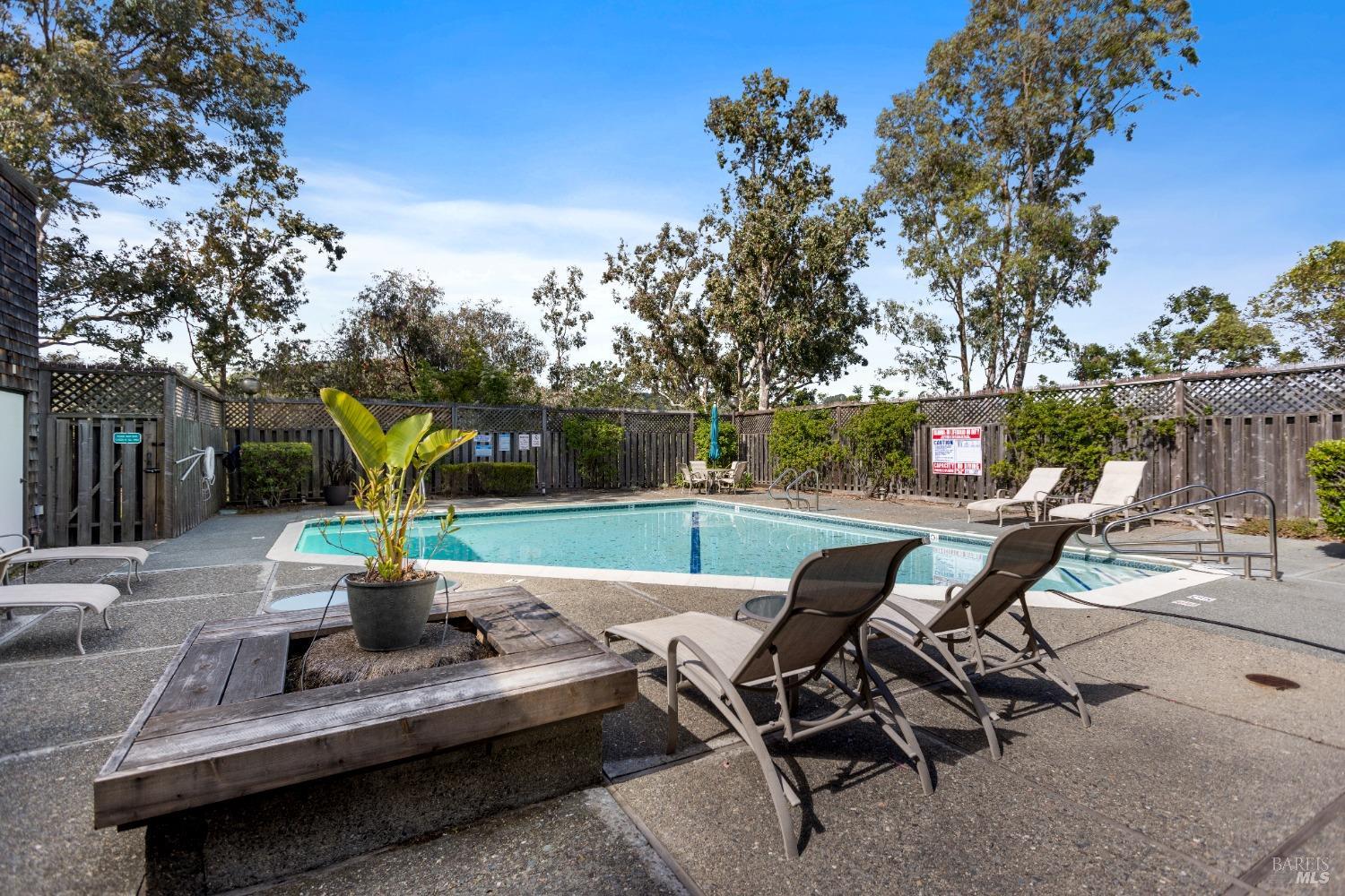 Detail Gallery Image 41 of 50 For 428 El Faisan Dr, San Rafael,  CA 94903 - 2 Beds | 2 Baths