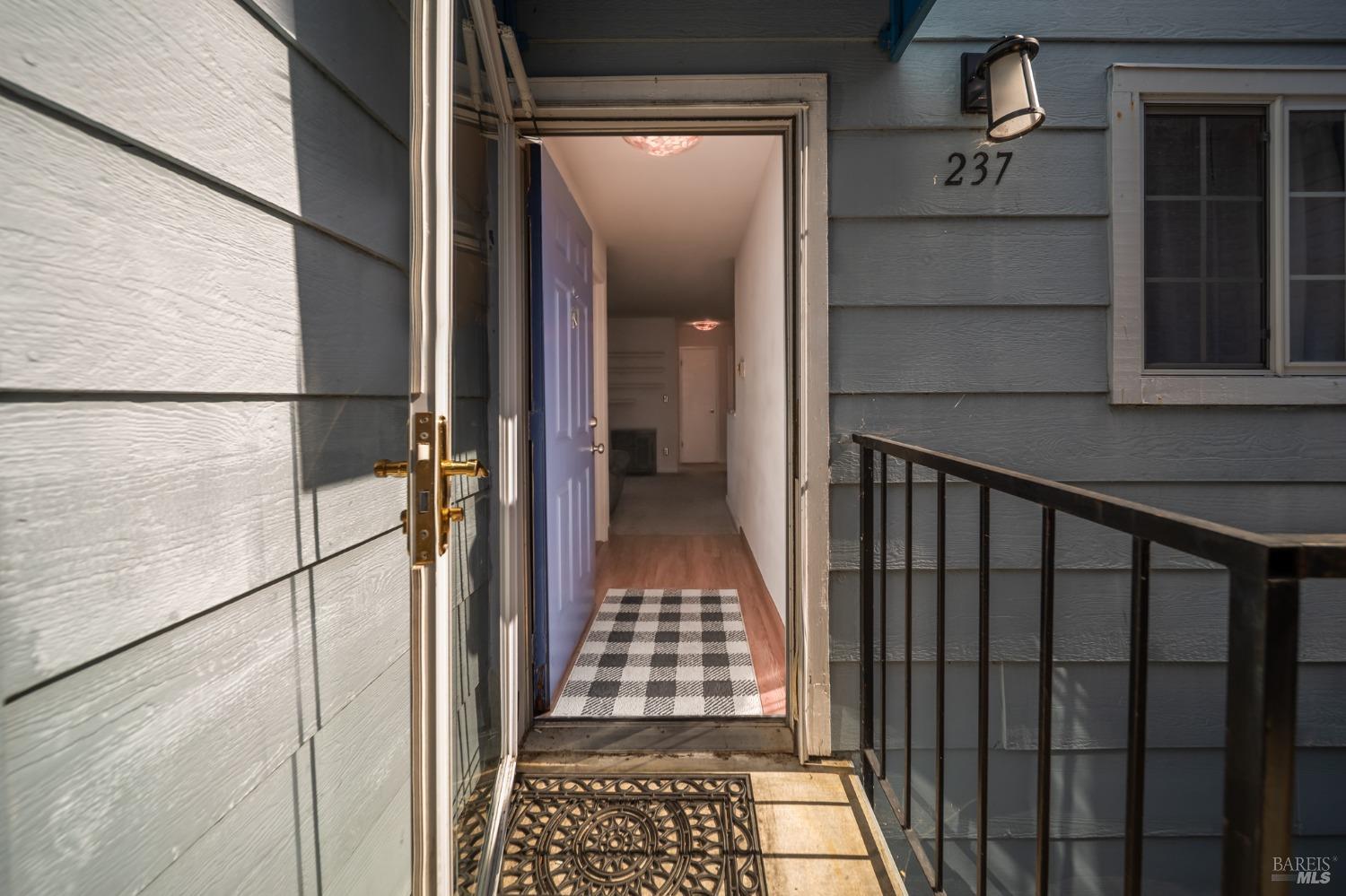 Detail Gallery Image 5 of 29 For 237 Lighthouse Dr, Vallejo,  CA 94590 - 2 Beds | 2 Baths