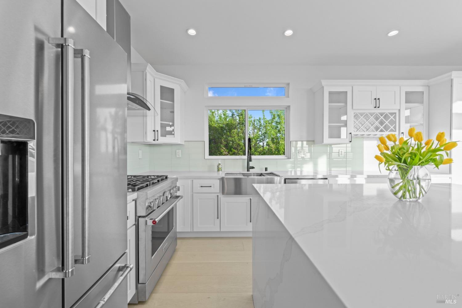 Detail Gallery Image 8 of 20 For 1966 Viewpointe Cir, Santa Rosa,  CA 95403 - 6 Beds | 5/1 Baths