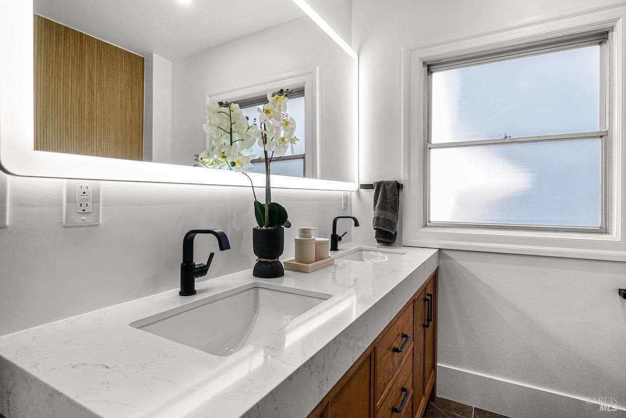 Detail Gallery Image 24 of 45 For 1074 Annerley Rd, Piedmont,  CA 94610 - 4 Beds | 3 Baths