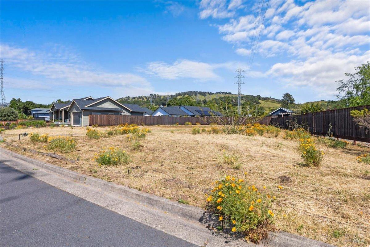 Detail Gallery Image 12 of 14 For 160 Dorchester Ct, Santa Rosa,  CA 95403 - – Beds | – Baths