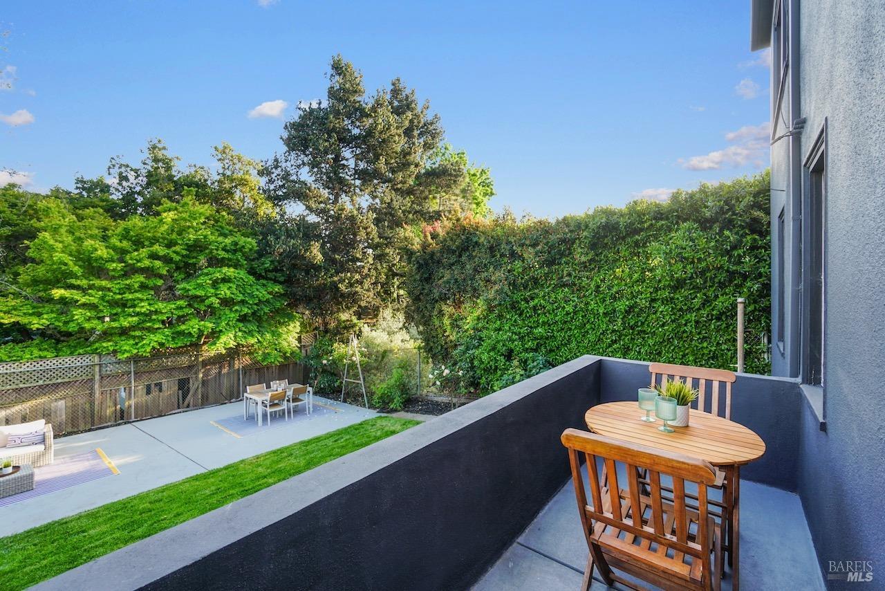 Detail Gallery Image 38 of 45 For 1074 Annerley Rd, Piedmont,  CA 94610 - 4 Beds | 3 Baths