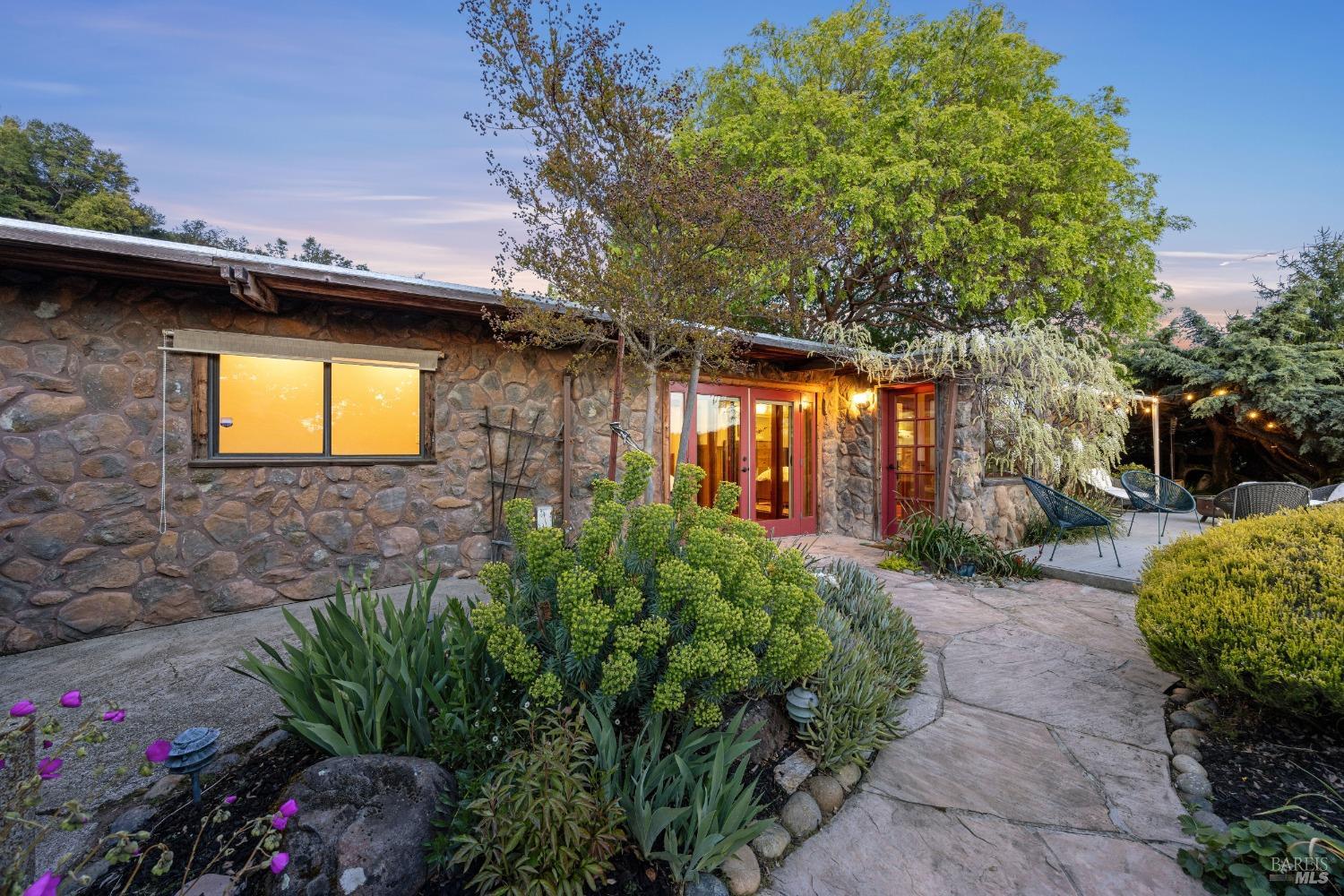 Detail Gallery Image 60 of 95 For 6960 Round Oak Rd, Penngrove,  CA 94951 - 3 Beds | 3 Baths