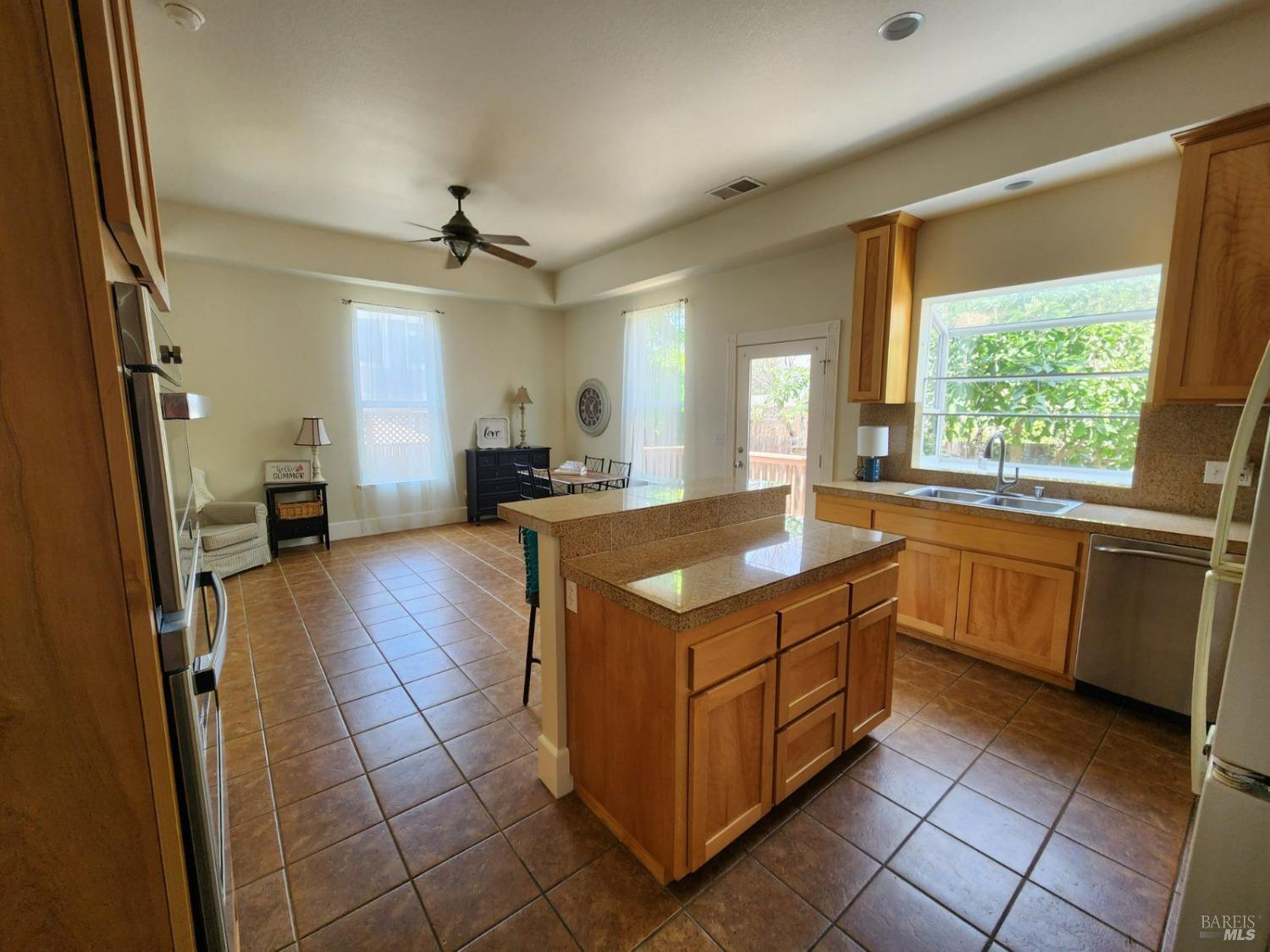 Detail Gallery Image 6 of 16 For 1355 Kawana Ter, Santa Rosa,  CA 95404 - 3 Beds | 2 Baths