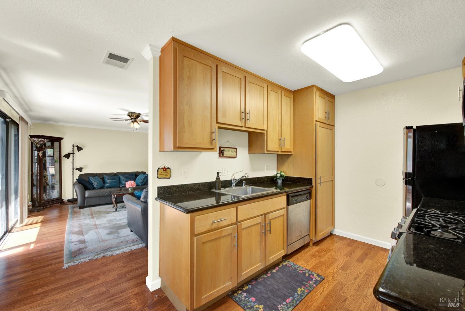 Detail Gallery Image 9 of 25 For 900 Cambridge Dr #99,  Benicia,  CA 94510 - 2 Beds | 1 Baths