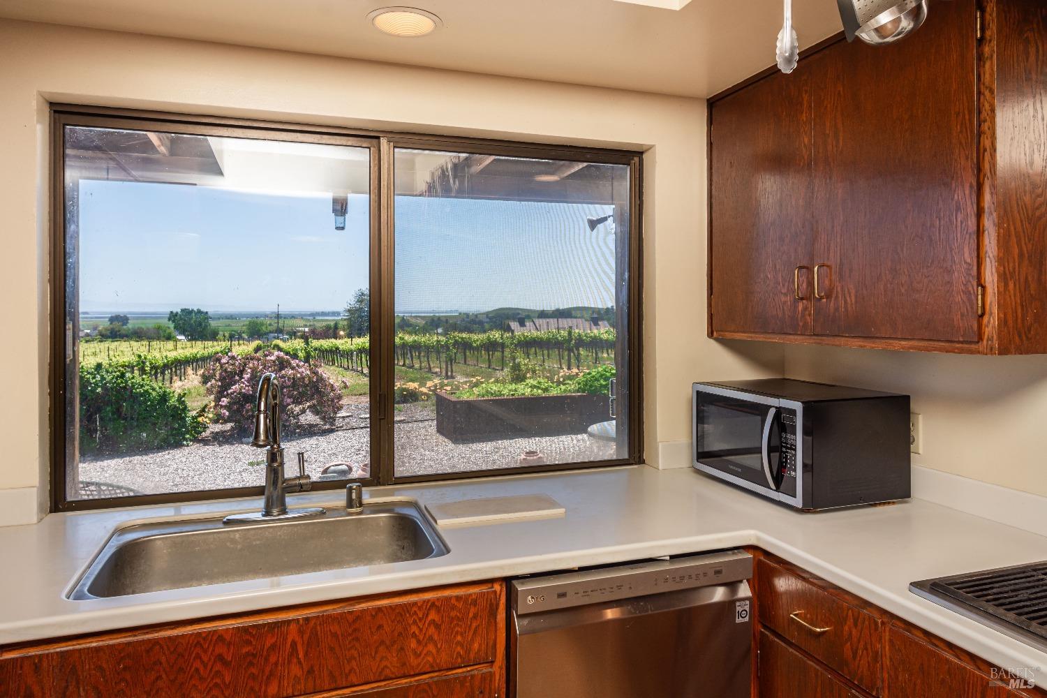 Detail Gallery Image 34 of 60 For 1150 Bayview Ave, Napa,  CA 94559 - 3 Beds | 2 Baths