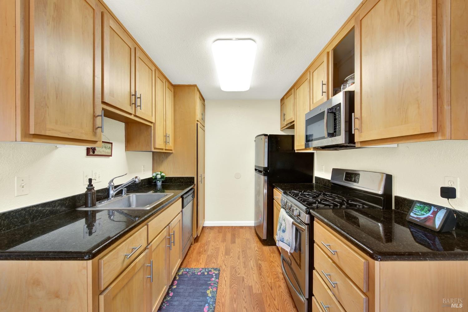 Detail Gallery Image 10 of 25 For 900 Cambridge Dr #99,  Benicia,  CA 94510 - 2 Beds | 1 Baths