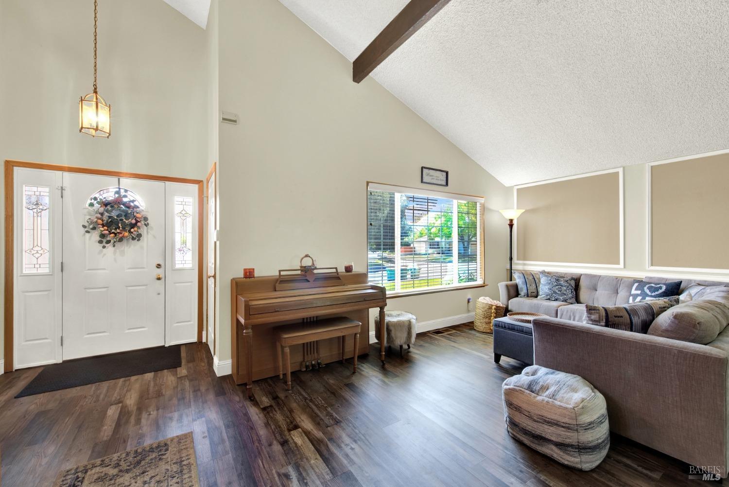 Detail Gallery Image 6 of 43 For 575 Gregory Dr, Vacaville,  CA 95687 - 4 Beds | 2/1 Baths