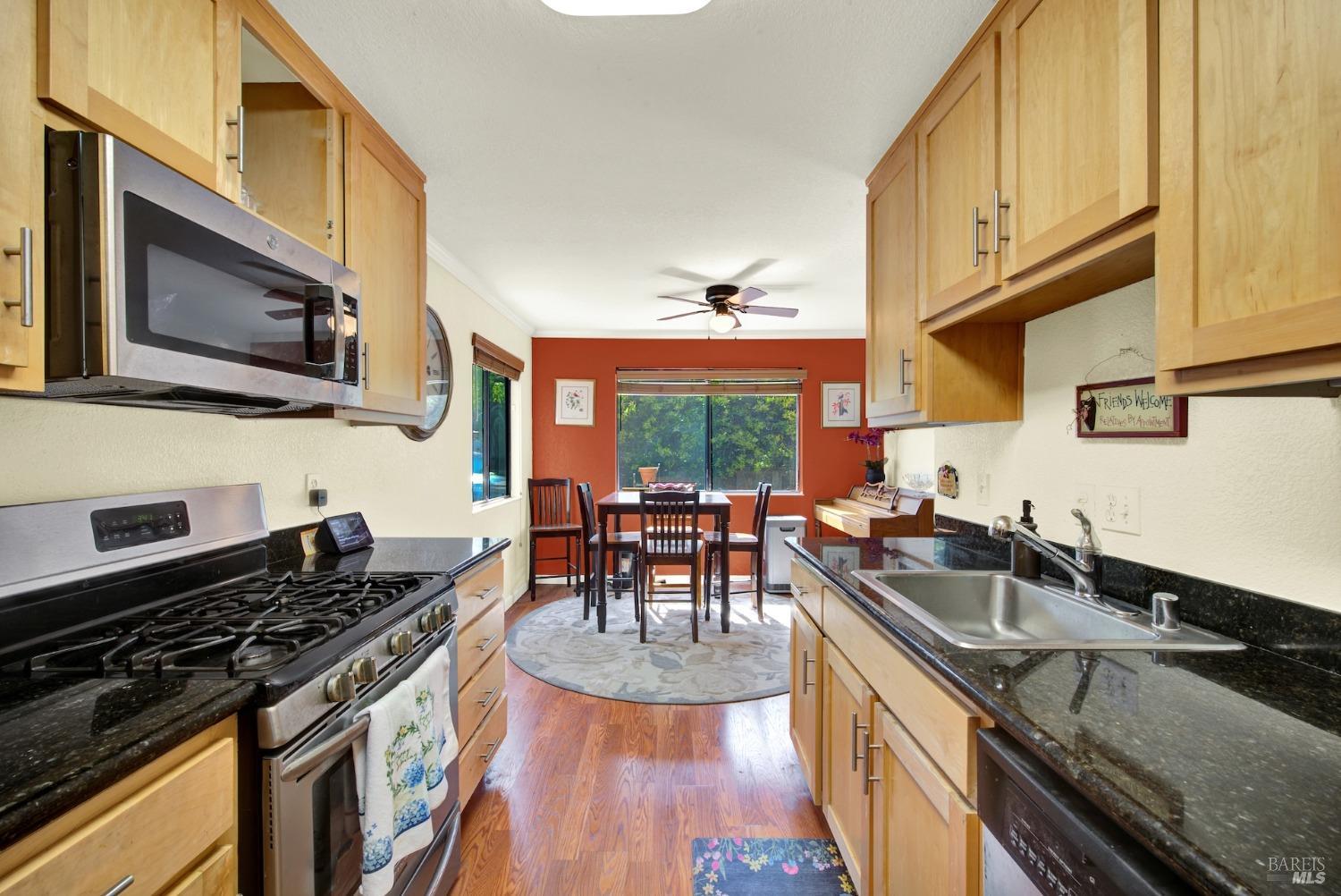 Detail Gallery Image 12 of 25 For 900 Cambridge Dr #99,  Benicia,  CA 94510 - 2 Beds | 1 Baths