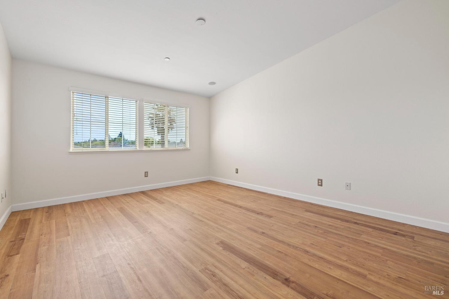 Detail Gallery Image 21 of 32 For 2507 Edgewater Dr, Santa Rosa,  CA 95407 - 3 Beds | 3 Baths