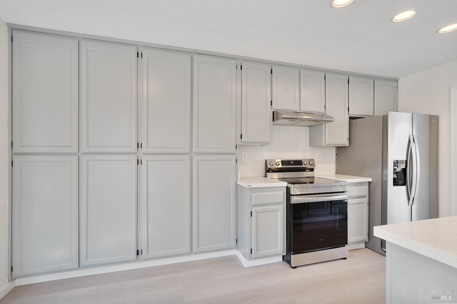 Detail Gallery Image 18 of 64 For 948 Shadywood Cir, Suisun City,  CA 94585 - 4 Beds | 2/1 Baths