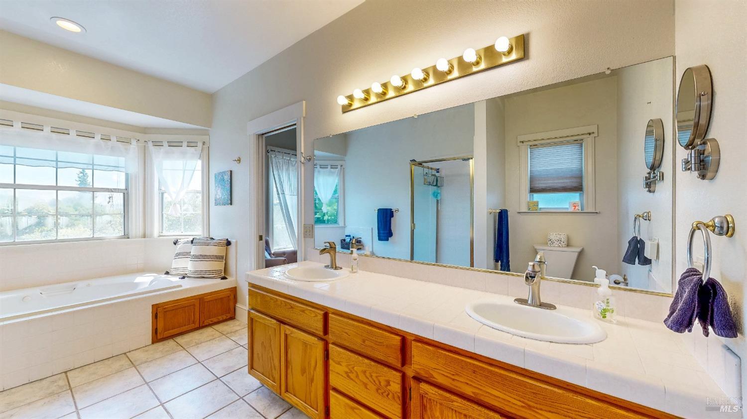 Detail Gallery Image 23 of 62 For 125 Oakbrook Ln, Cloverdale,  CA 95425 - 4 Beds | 3 Baths