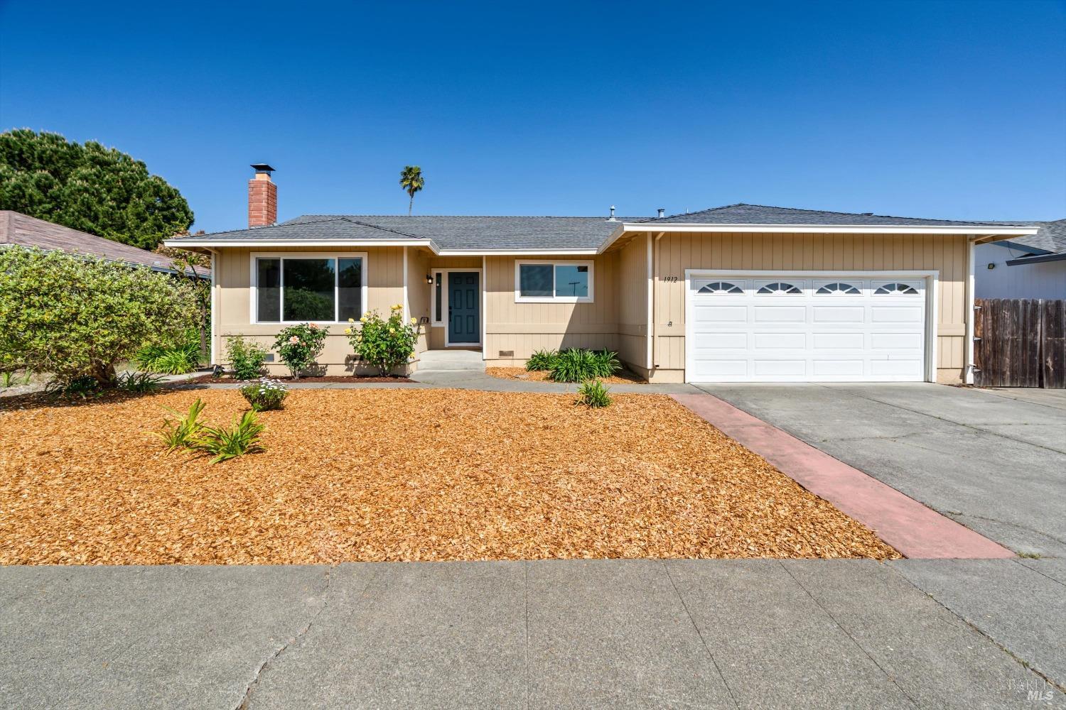 Detail Gallery Image 1 of 21 For 1912 Peterson Ln, Santa Rosa,  CA 95403 - 3 Beds | 2 Baths