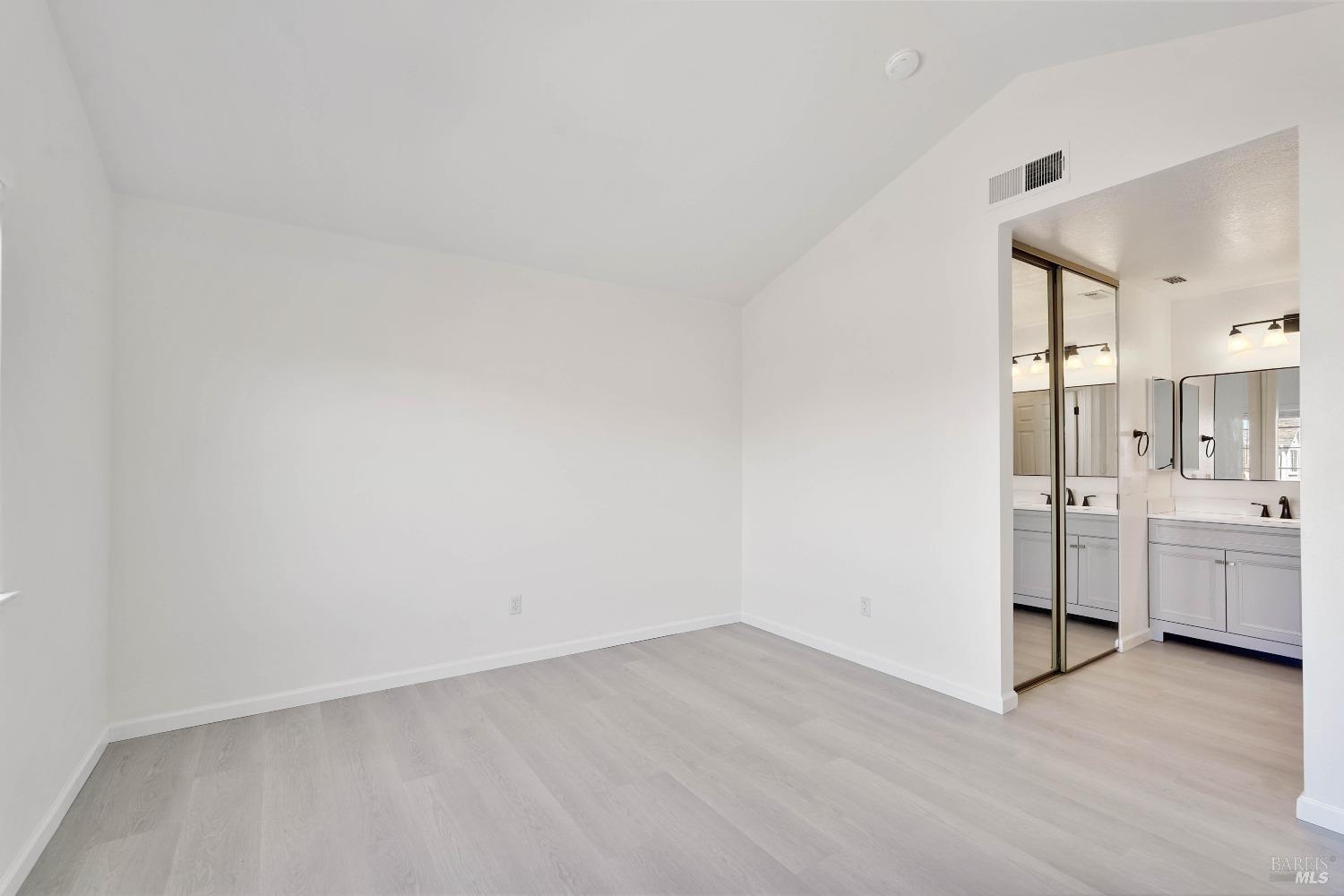 Detail Gallery Image 24 of 64 For 948 Shadywood Cir, Suisun City,  CA 94585 - 4 Beds | 2/1 Baths