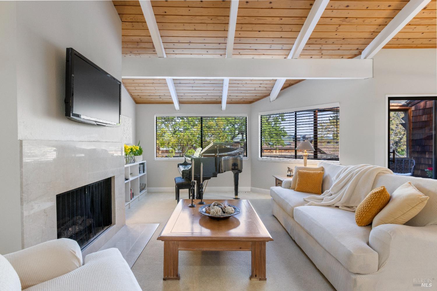 Detail Gallery Image 5 of 50 For 428 El Faisan Dr, San Rafael,  CA 94903 - 2 Beds | 2 Baths
