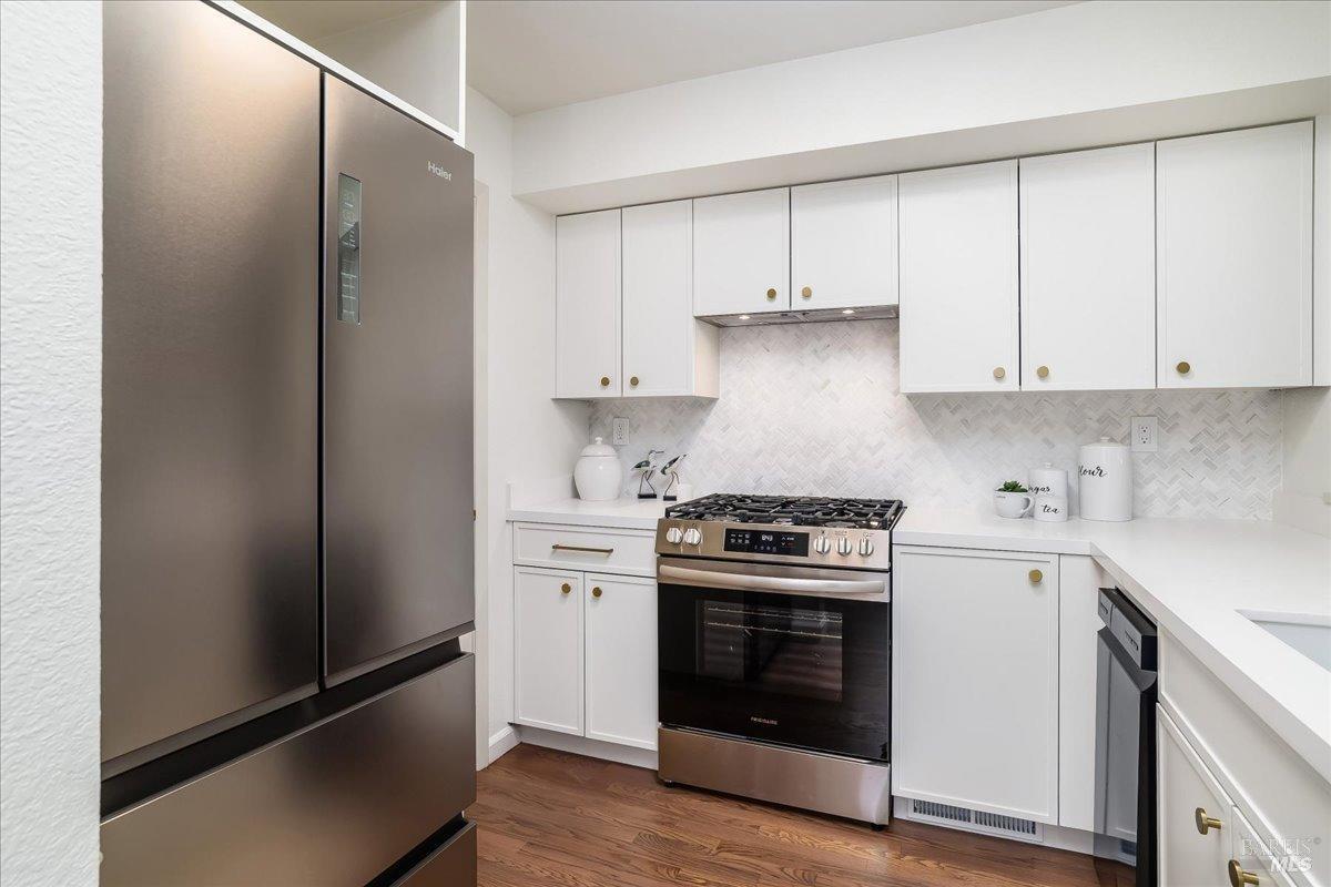 Detail Gallery Image 11 of 24 For 612 Wateree St, Sausalito,  CA 94965 - 2 Beds | 1/1 Baths