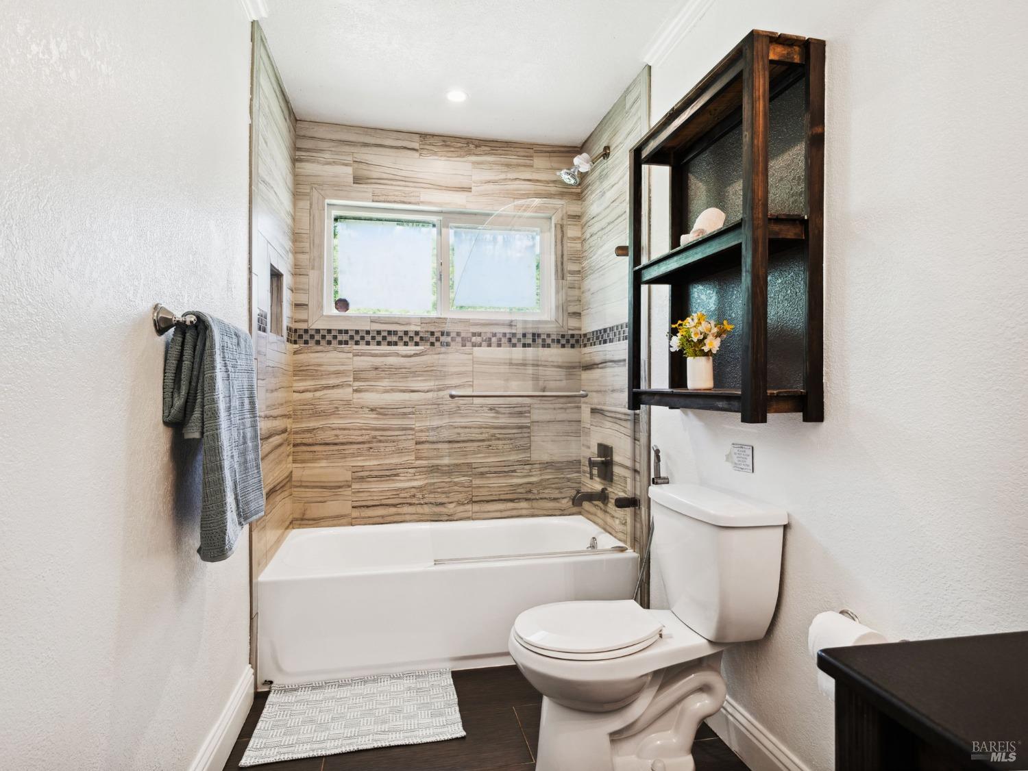 Detail Gallery Image 11 of 27 For 1901 Road B Unkn, Redwood Valley,  CA 95470 - 3 Beds | 2 Baths