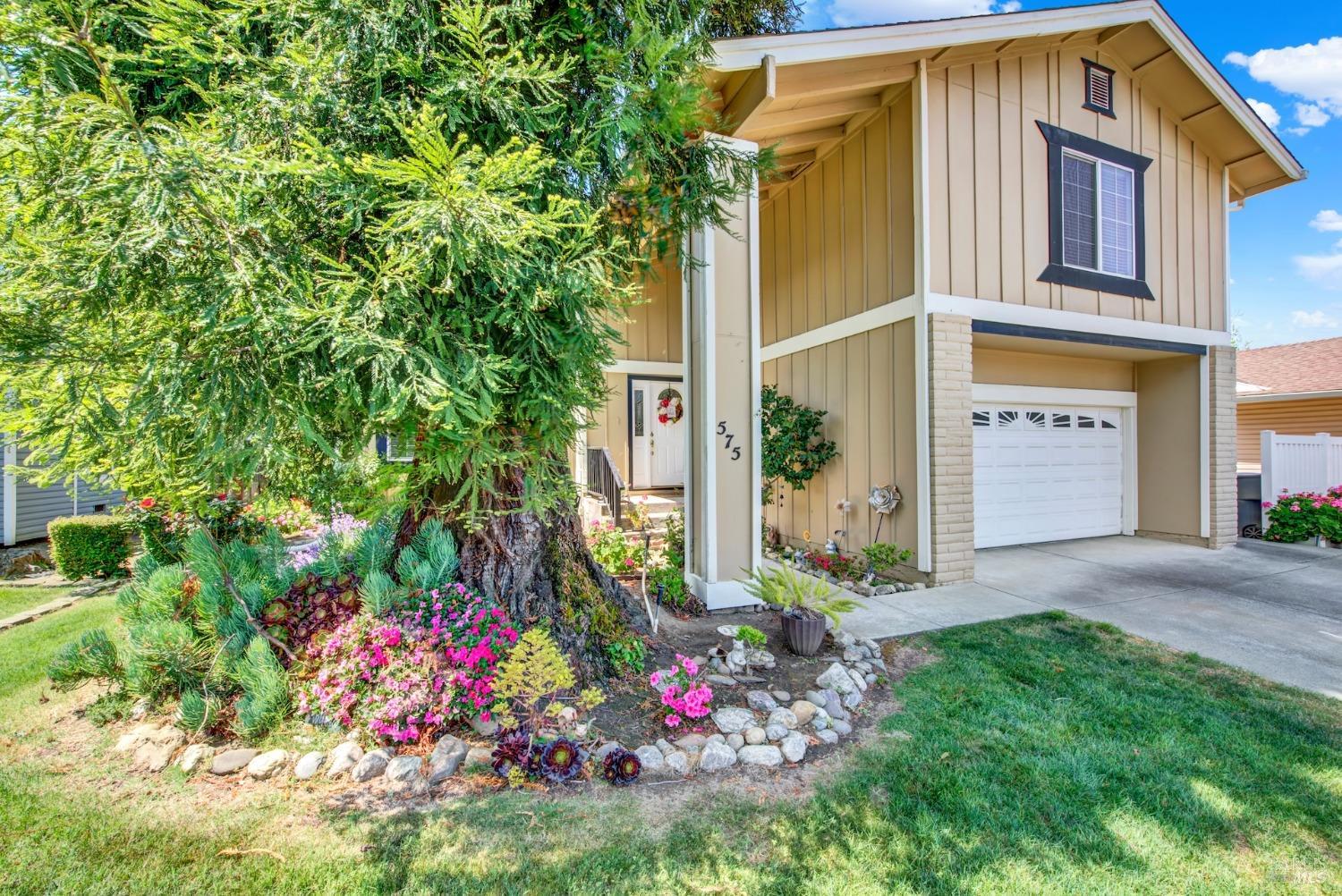 Detail Gallery Image 3 of 43 For 575 Gregory Dr, Vacaville,  CA 95687 - 4 Beds | 2/1 Baths