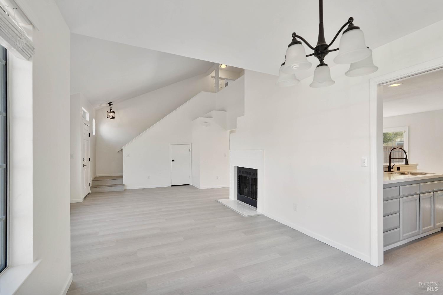 Detail Gallery Image 7 of 64 For 948 Shadywood Cir, Suisun City,  CA 94585 - 4 Beds | 2/1 Baths